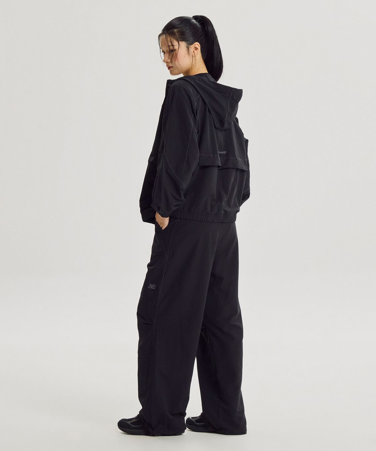 뉴발란스(NEW BALANCE) NBNAG3W822 / WOMEN ALLDAY 후드형 바람막이 (BLACK)