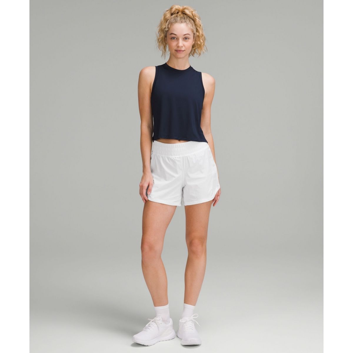 룰루레몬(LULULEMON) 트랙 댓 하이라이즈 라인드 쇼츠 5”  WHT
