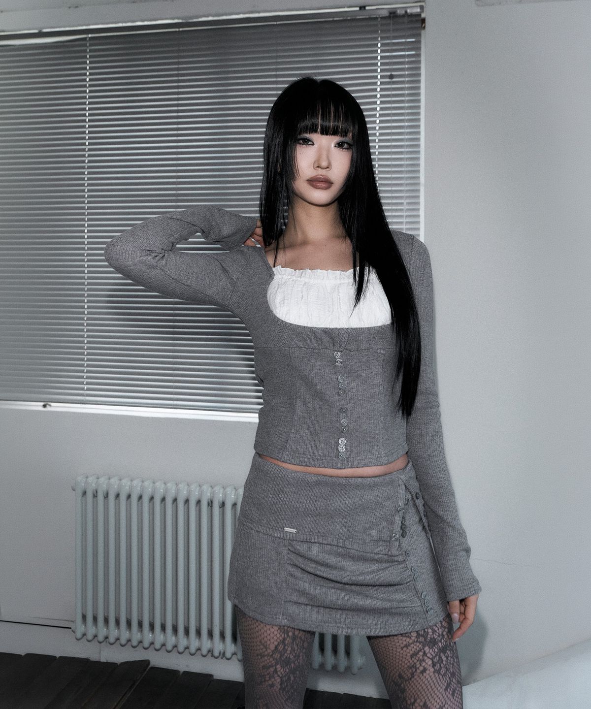 스키즘 인듀싱(SCHISM INDUCING) ELODIE BUTTON TOP GREY
