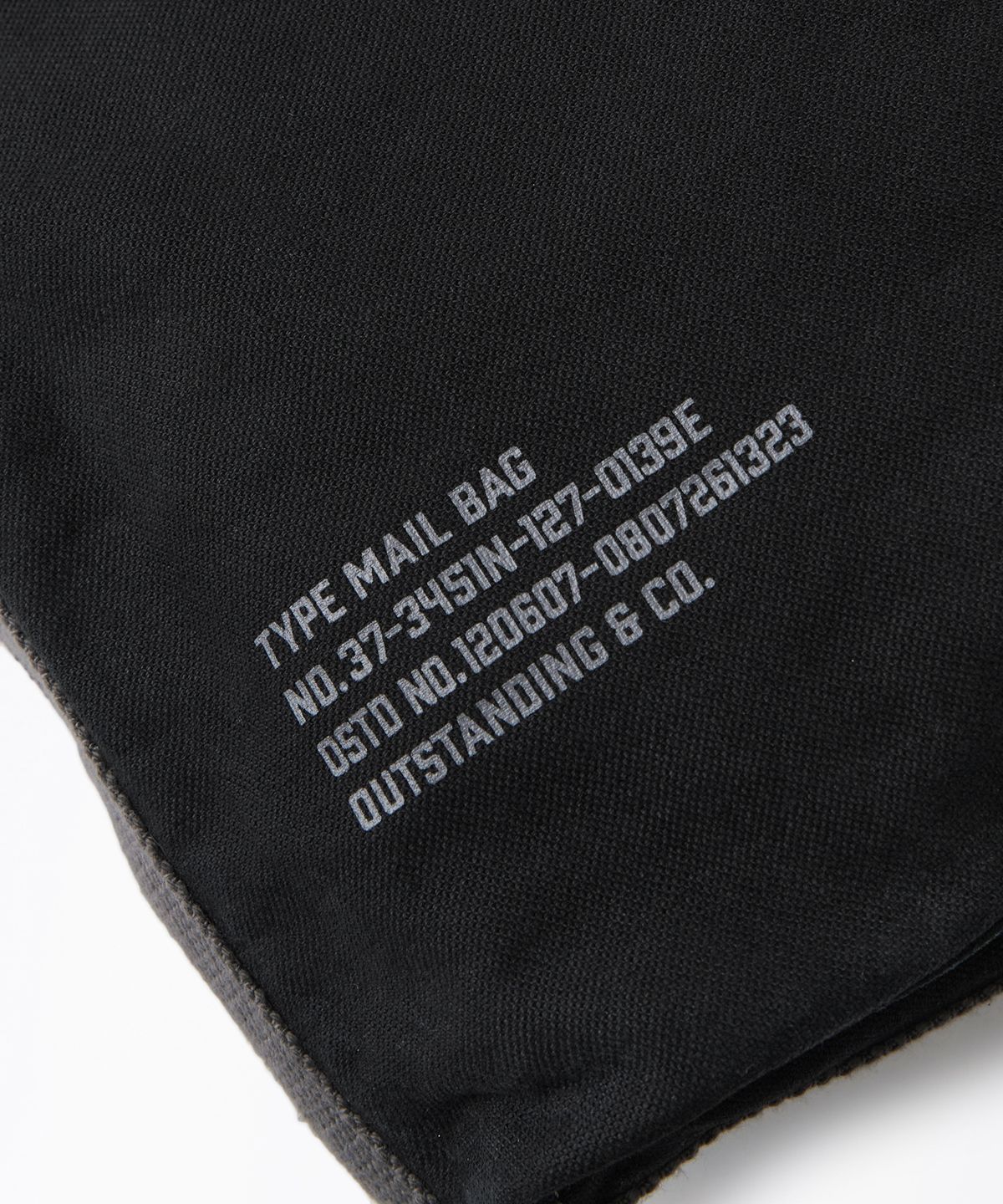 아웃스탠딩(OUTSTANDING) MAIL BAG_BLACK