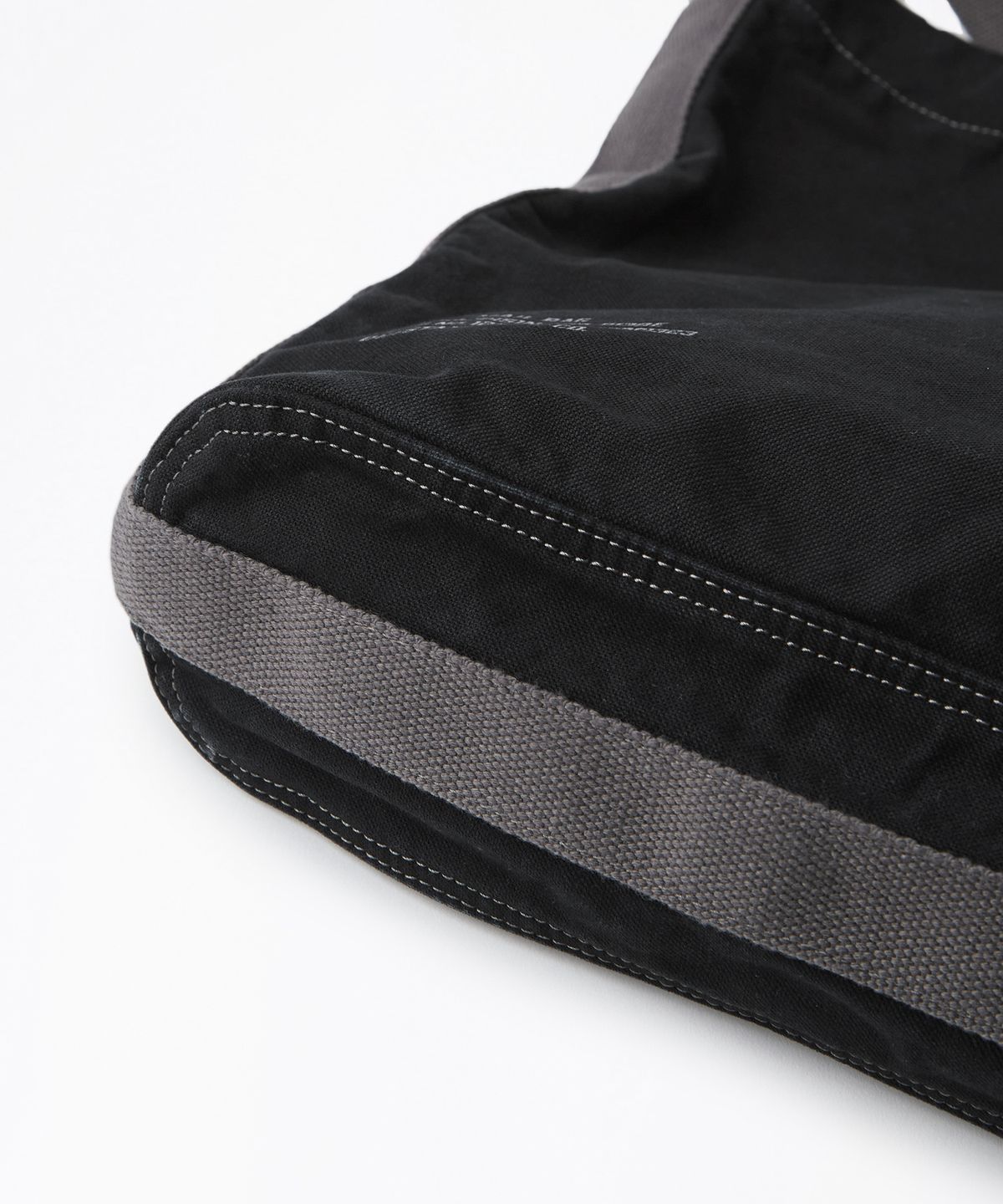 아웃스탠딩(OUTSTANDING) MAIL BAG_BLACK