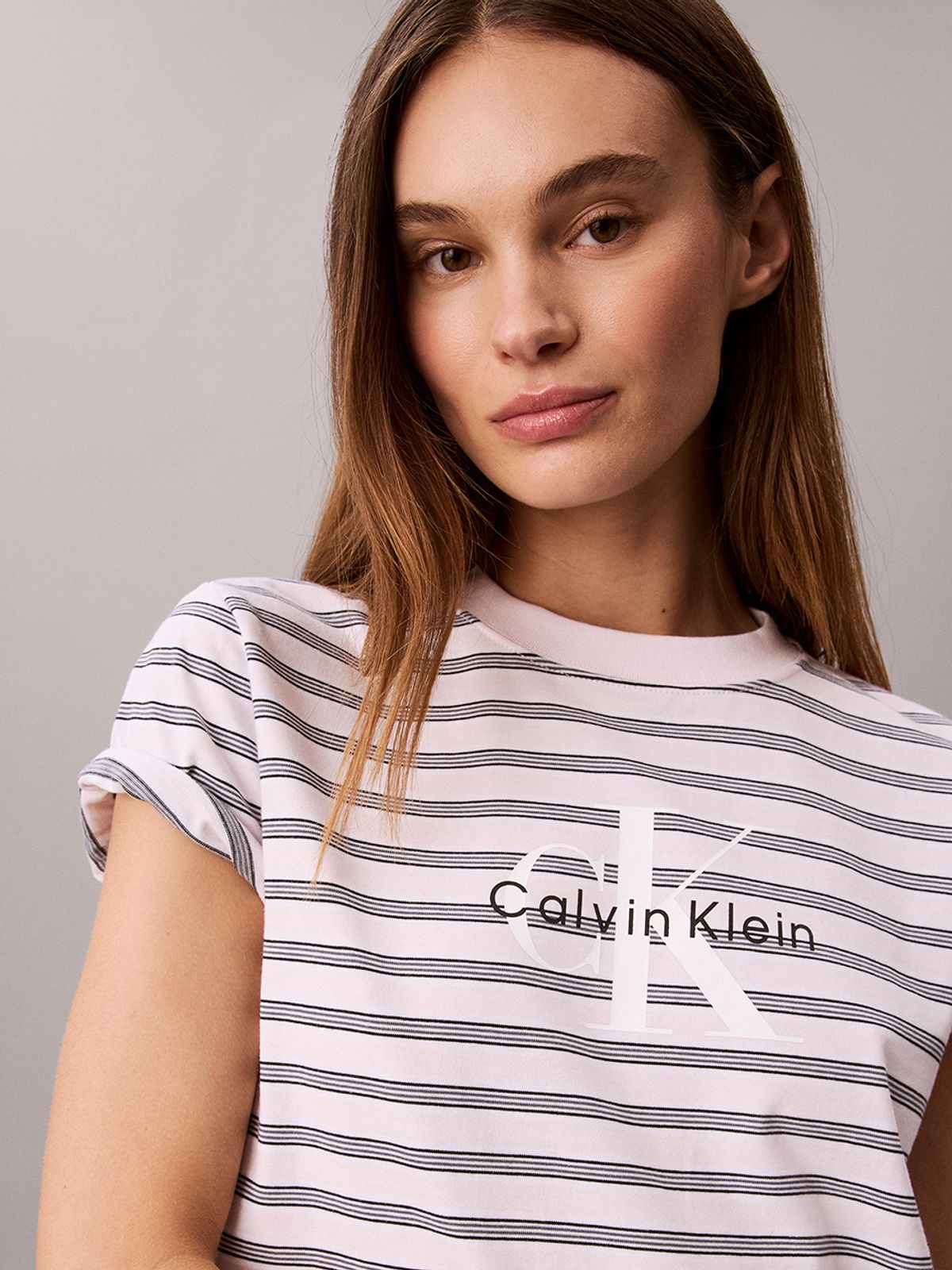 캘빈클라인 진(CALVIN KLEIN JEANS) 여성 클래식 스트라이프 모노그램 반팔 티셔츠 47H808G 3FS