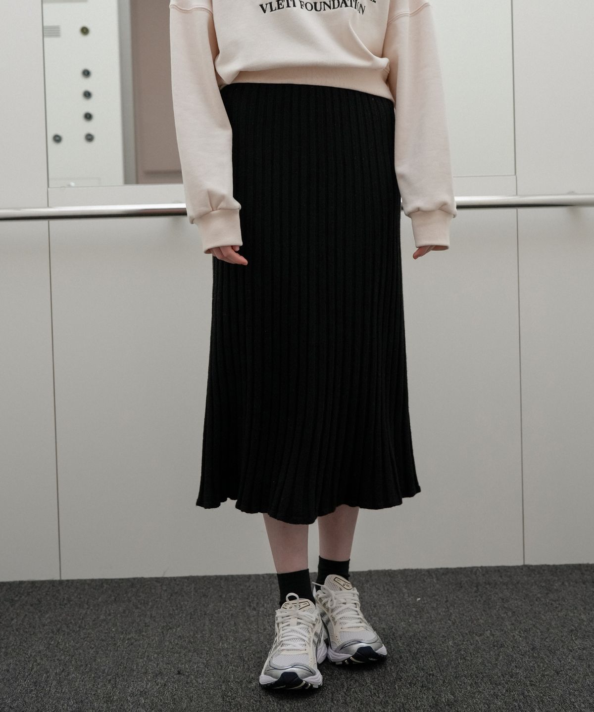 블레티(VLETI) Ramswool Pleats Knit Skirt (Black)