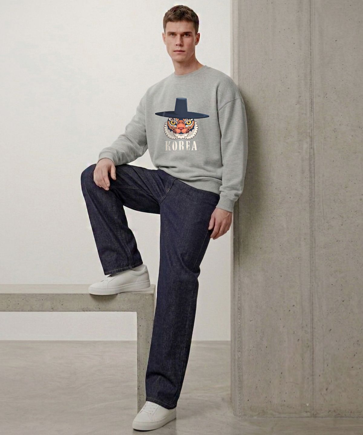 엠블룩(AMBLELOOK) 레귤러 스웨트셔츠 Tiger Korea (3color)