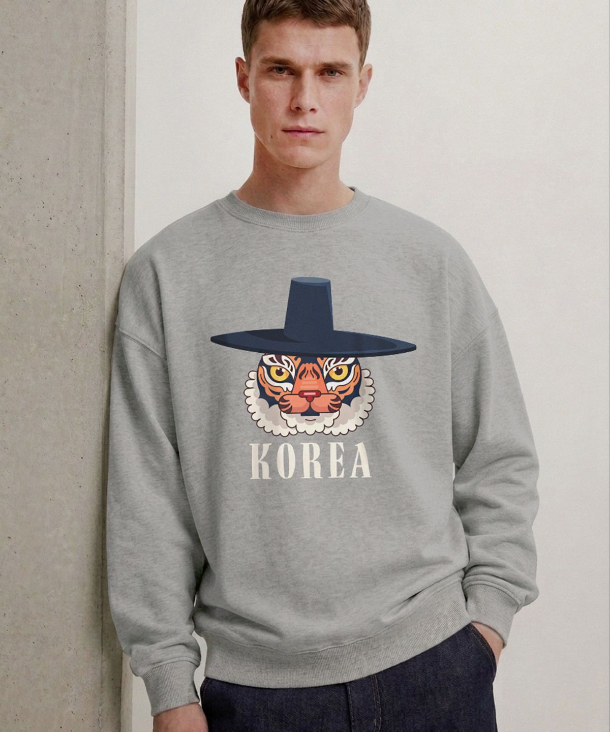 엠블룩(AMBLELOOK) 레귤러 스웨트셔츠 Tiger Korea (3color)