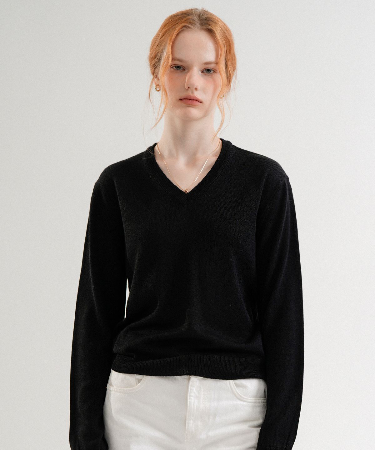 블레티(VLETI) Premium Anti-filling Wool V-neck Basic Knit (Black)