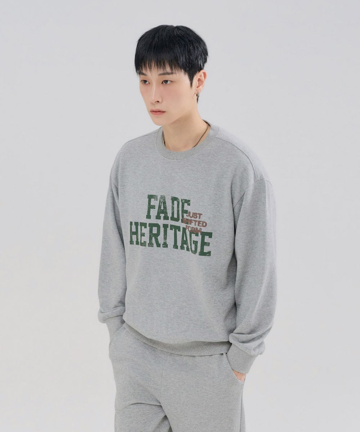 체이스컬트(CHASECULT) 공용 레터링 그래픽 맨투맨 티셔츠-FERU5112B0B