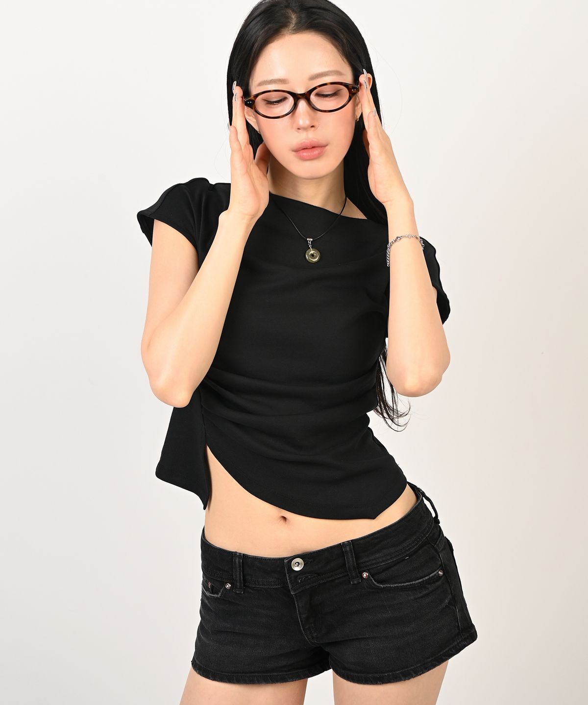 레디(RED.2) 언발런스 셔링 반팔 블랙
