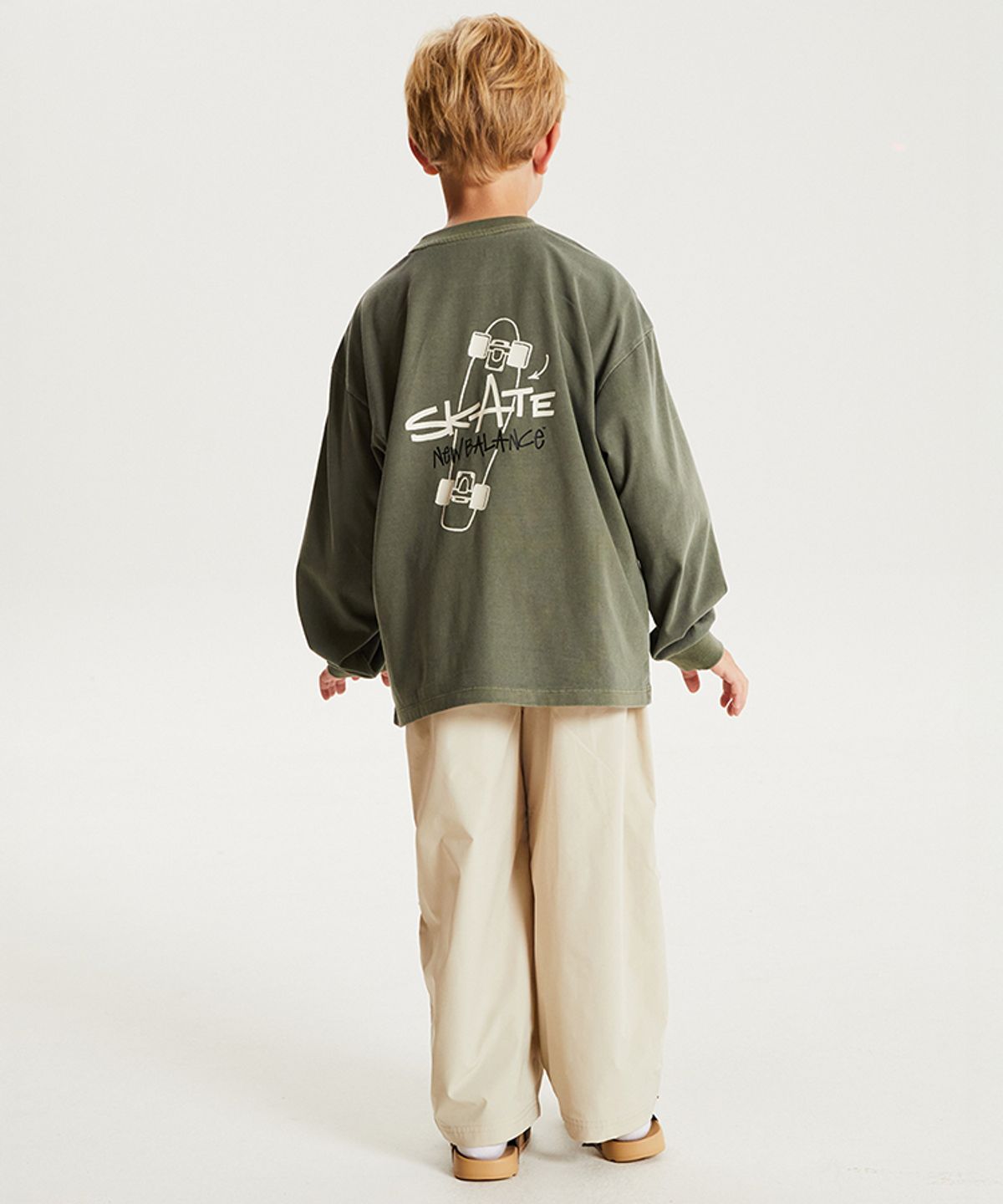 뉴발란스 키즈(NEWBALANCEKIDS) 피그먼트 일러스트 긴팔티 NK9BG4904UBU