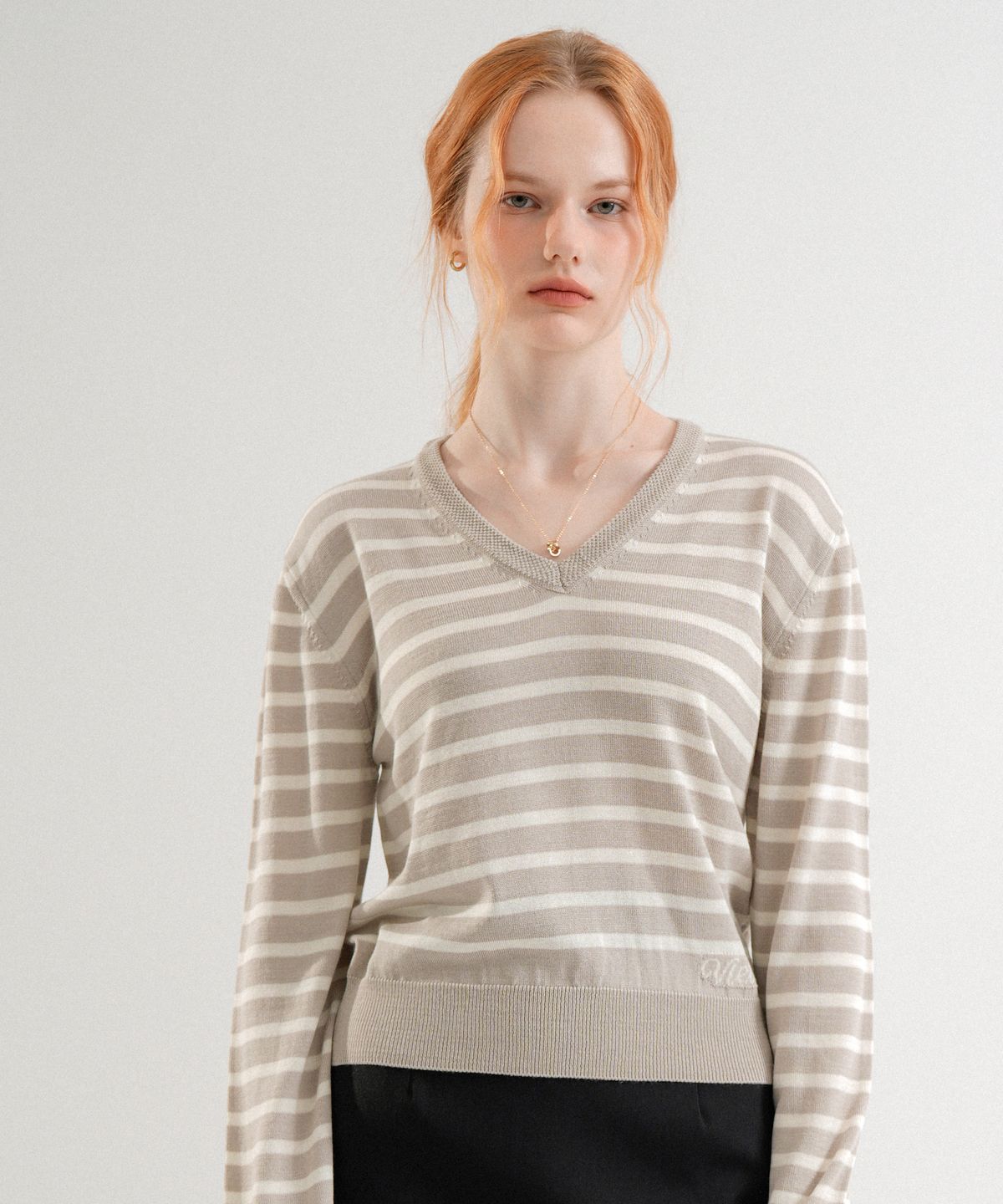 블레티(VLETI) Premium Anti-filling Wool V-neck Striped Knit (Gray_beige)