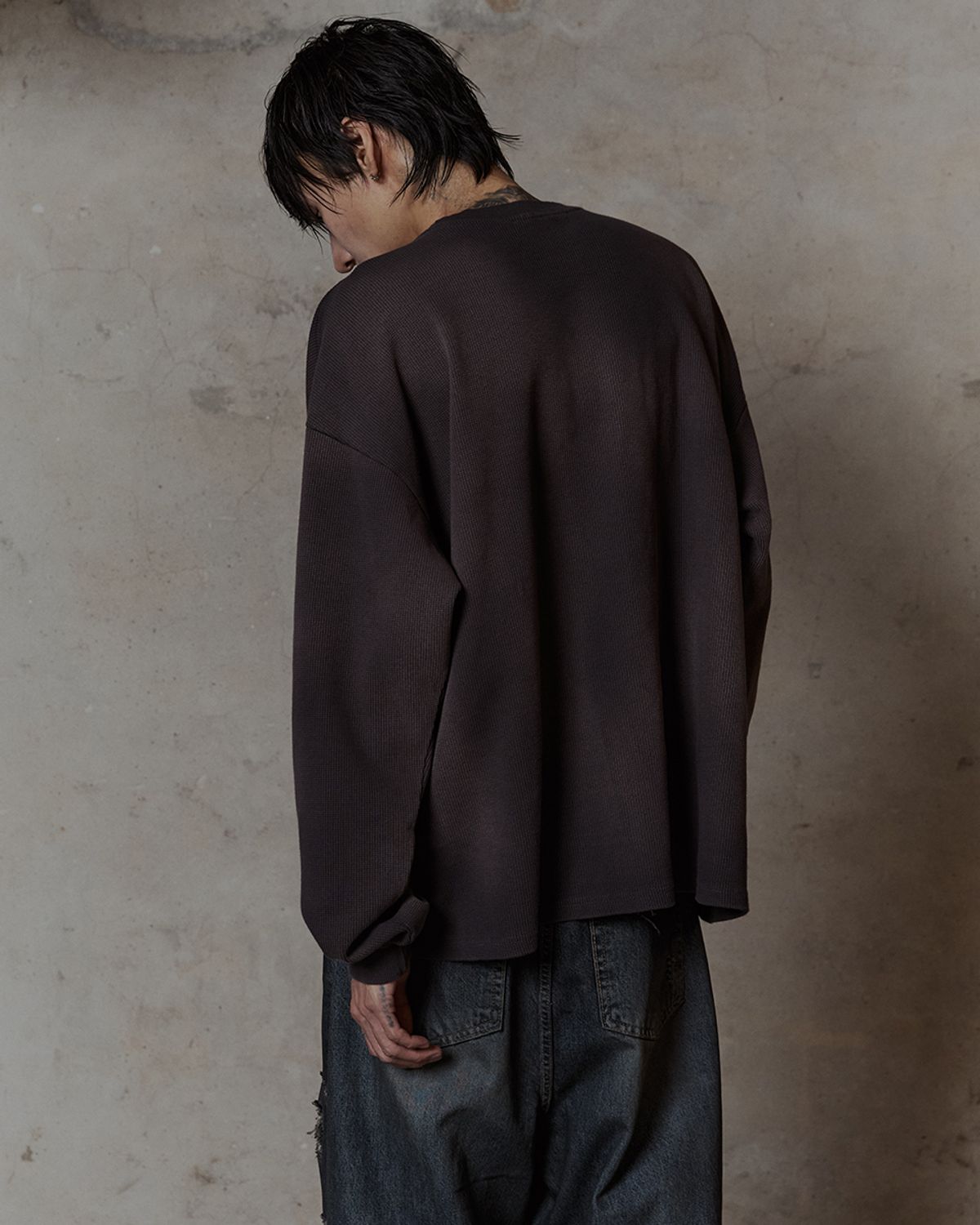 덤(THUMB) Heavy Waffle Long Sleeve (BLACK / CHARCOAL)