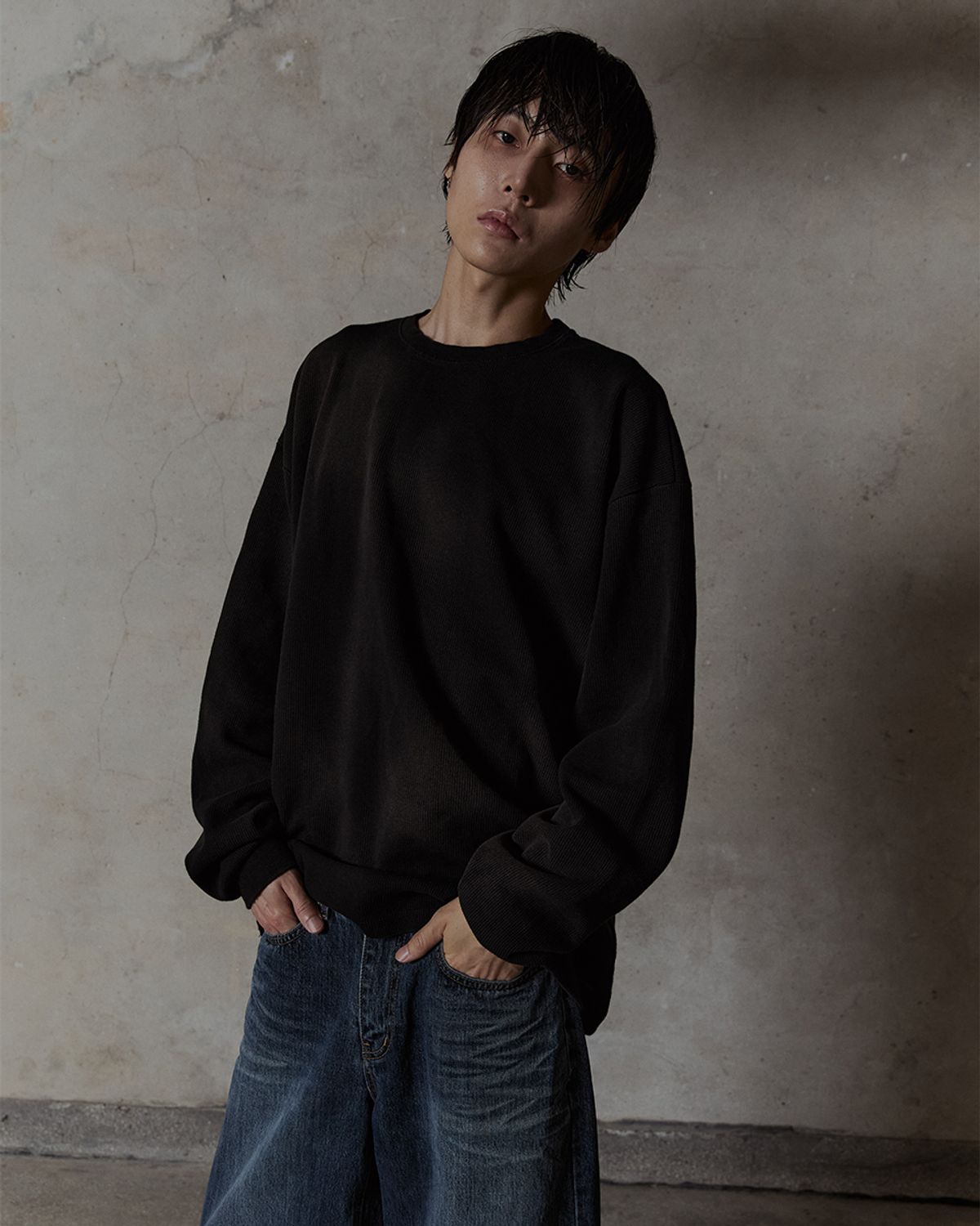 덤(THUMB) Heavy Waffle Long Sleeve (BLACK / CHARCOAL)
