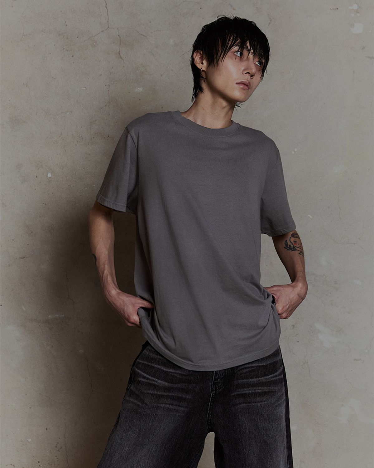 덤(THUMB) Fade Brush T-Shirt (BLACK/KHAKI)