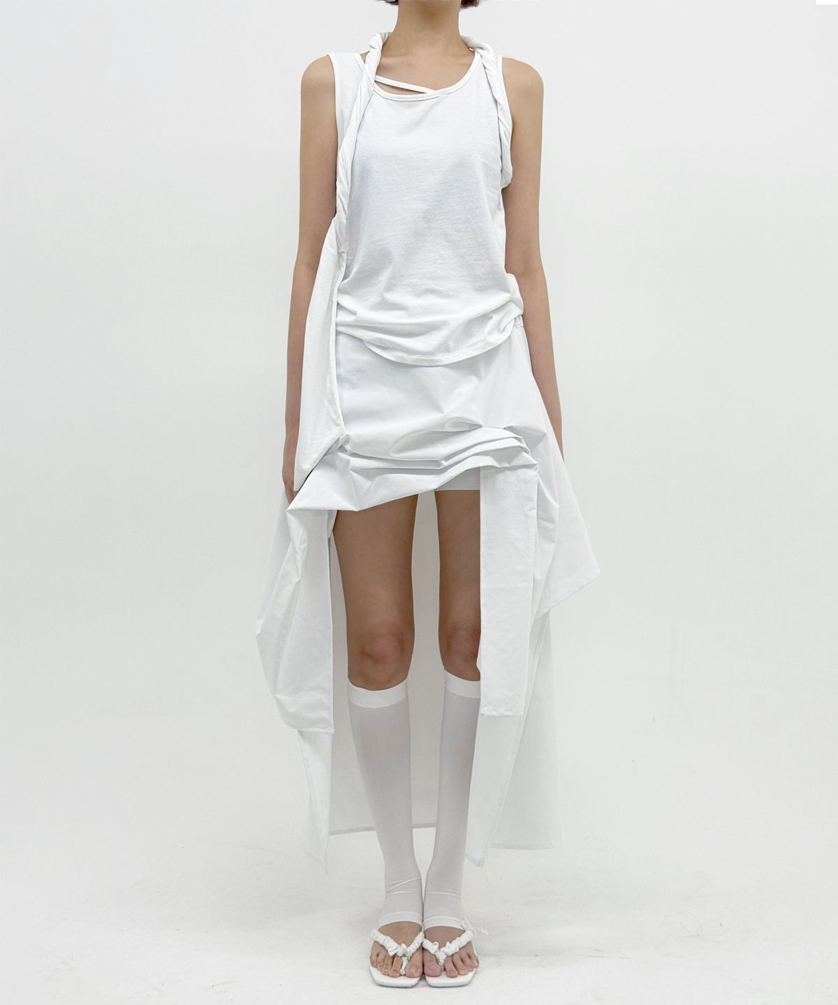 정도(JUNGDO) MULLET TUCK SKIRT . WHITE