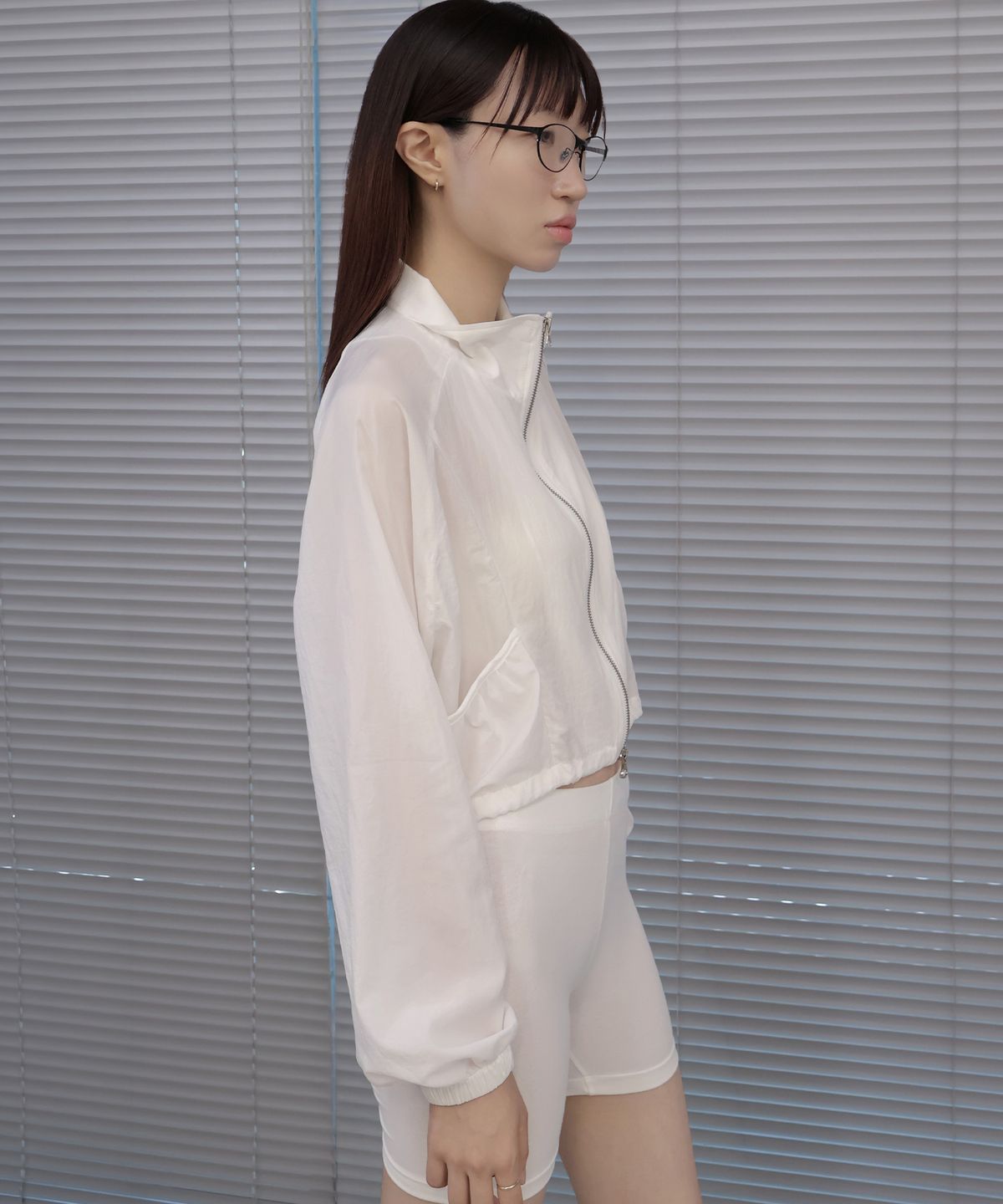 요로코비(YOROKOBY) 시스루 크롭 윈드브레이커 화이트