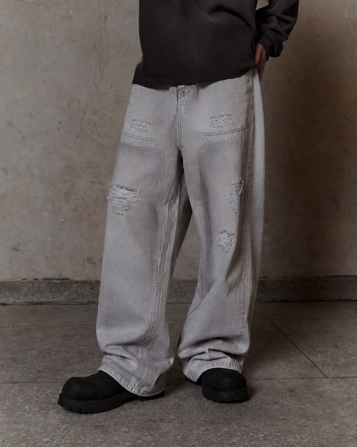 덤(THUMB) Dust Damage Wide White jean