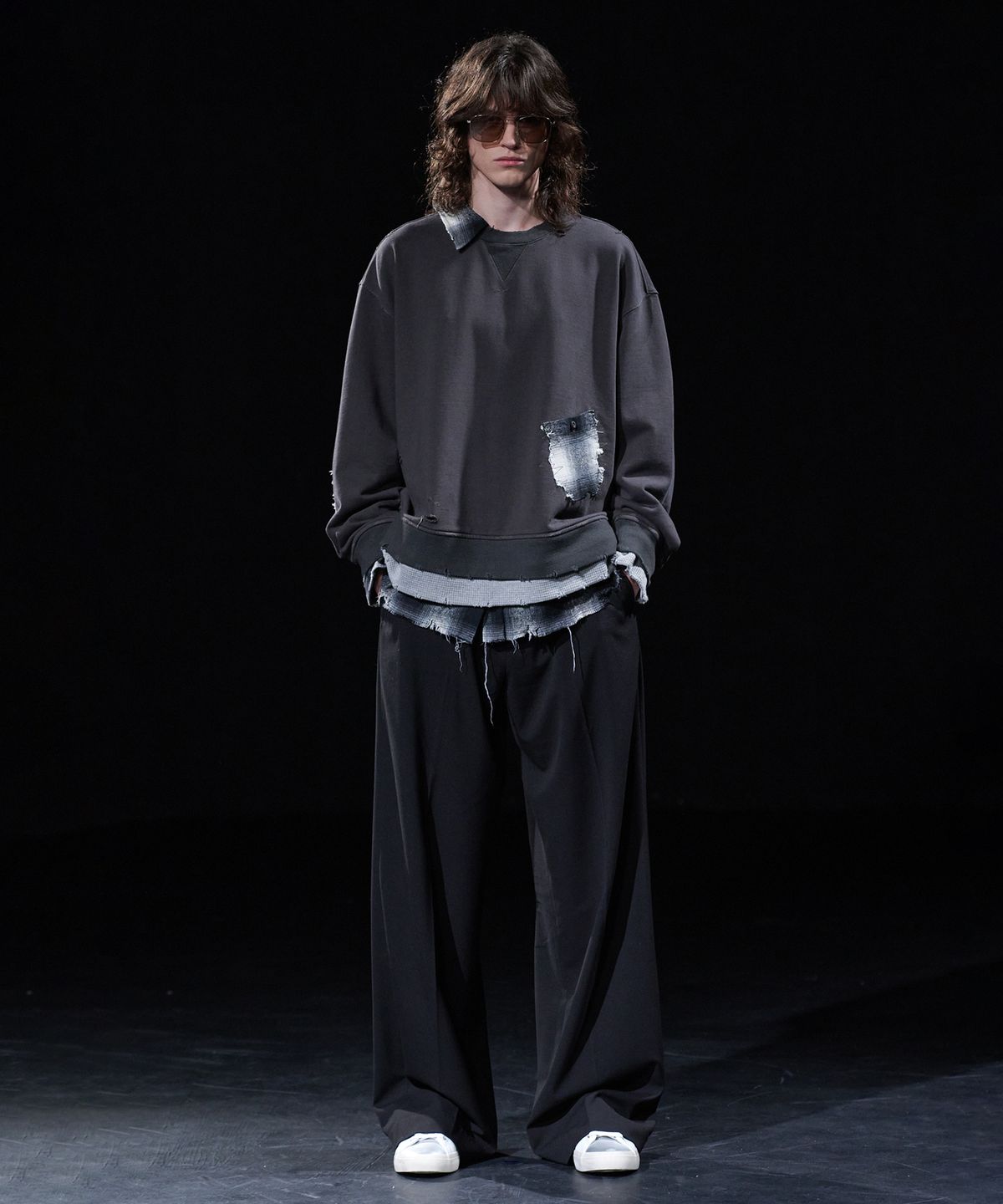 테이크이지(TAKEASY) [DMD] FRAME LD SWEATSHIR - Charcoal