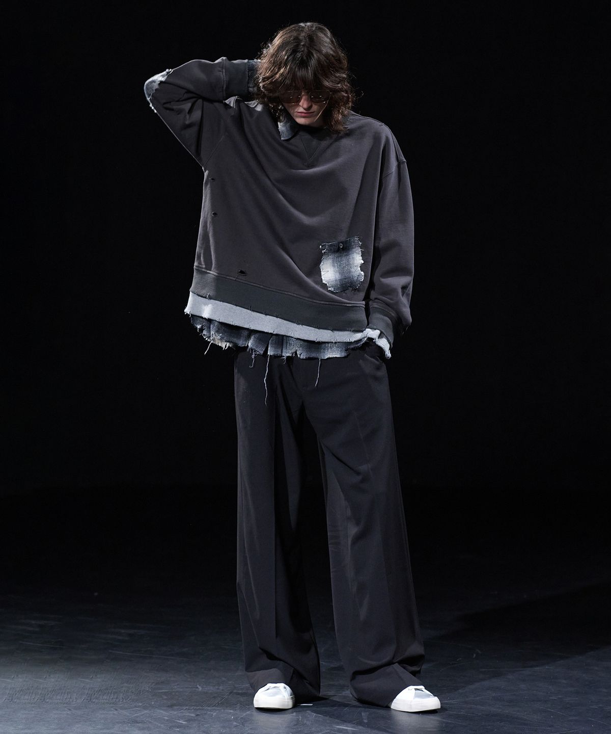 테이크이지(TAKEASY) [DMD] FRAME LD SWEATSHIR - Charcoal