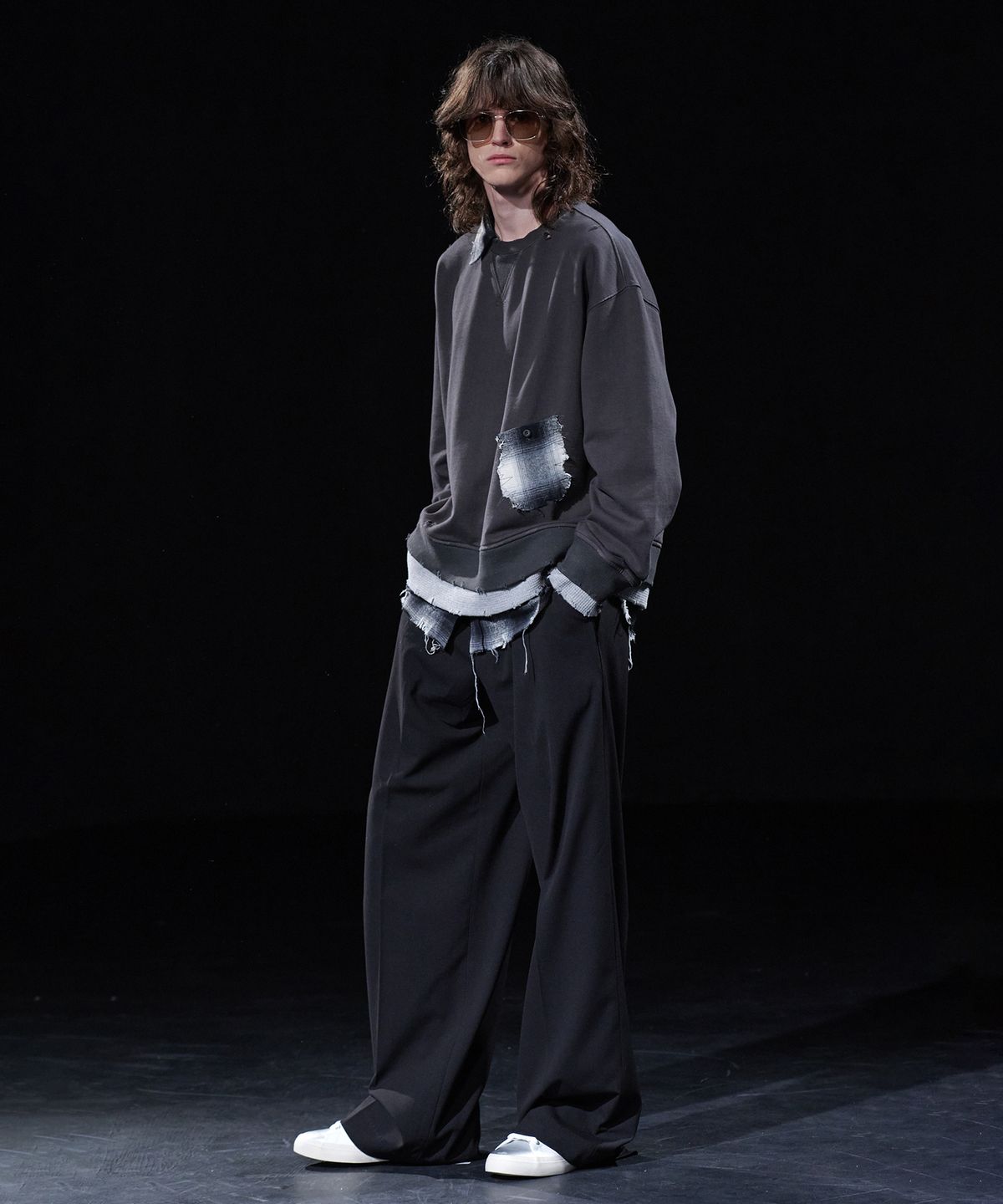 테이크이지(TAKEASY) [DMD] FRAME LD SWEATSHIR - Charcoal