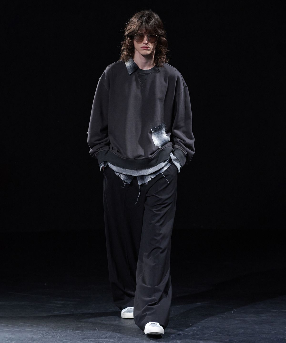 테이크이지(TAKEASY) [DMD] FRAME LD SWEATSHIR - Charcoal