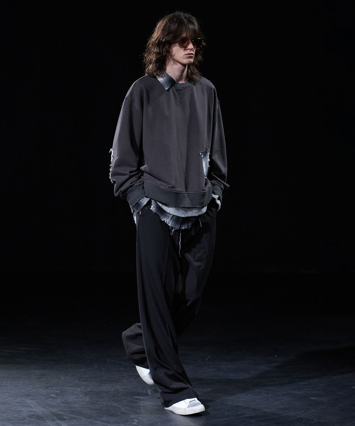 테이크이지(TAKEASY) [DMD] FRAME LD SWEATSHIR - Charcoal