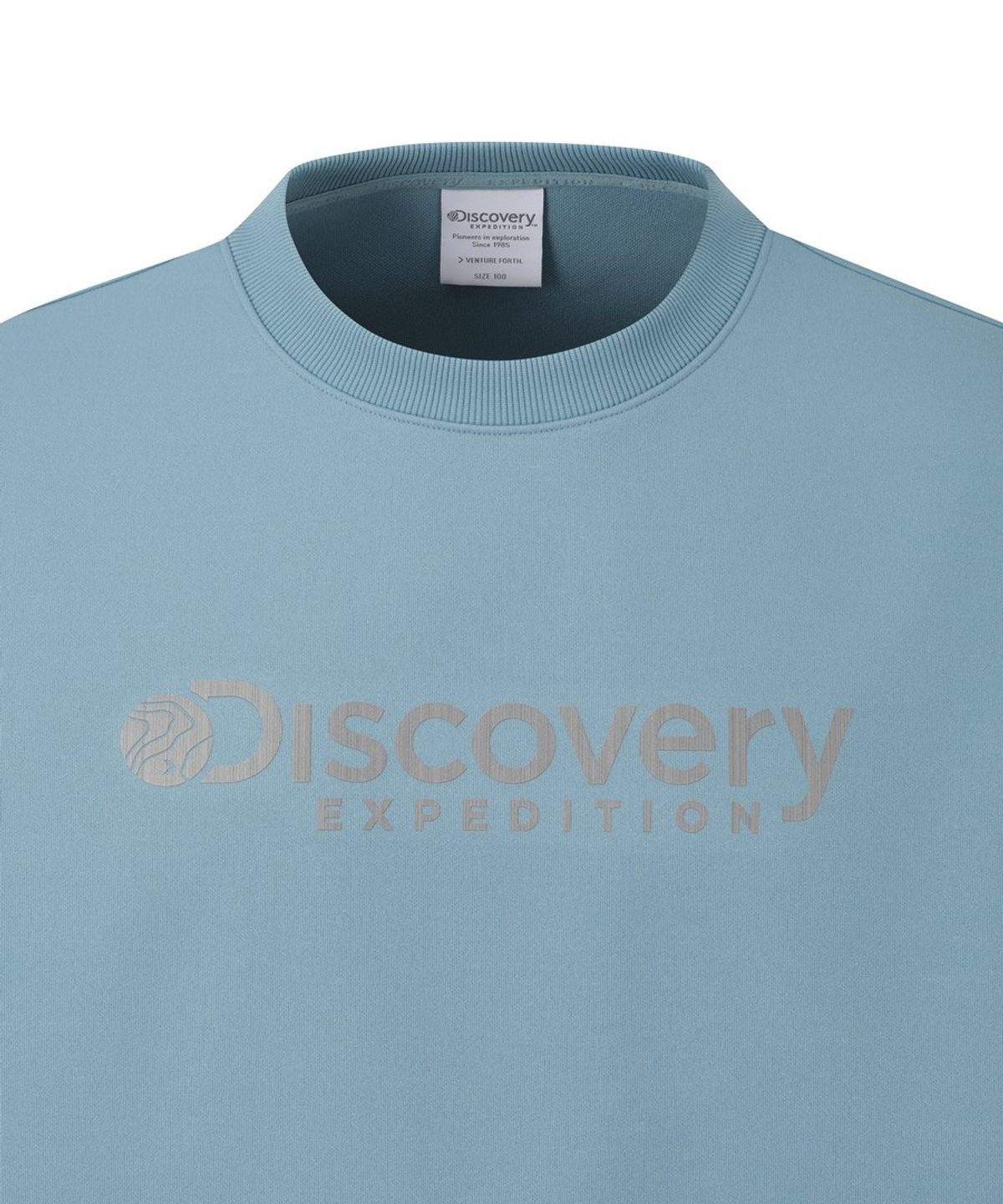 디스커버리 익스페디션(DISCOVERY EXPEDITION) 에센셜 로건 맨투맨 (SKY BLUE)
