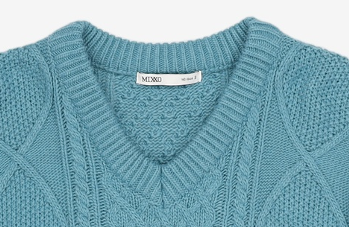 미쏘(MIXXO) V넥 크롭 케이블 스웨터 MIWKABT37T S
