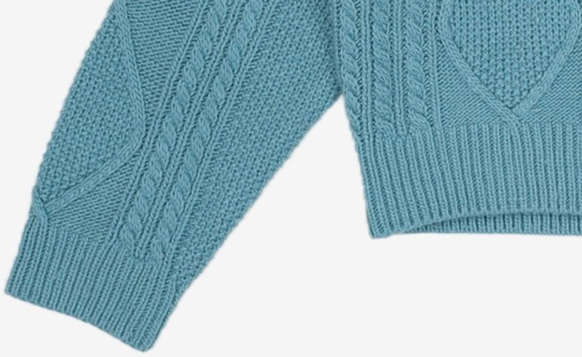 미쏘(MIXXO) V넥 크롭 케이블 스웨터 MIWKABT37T S