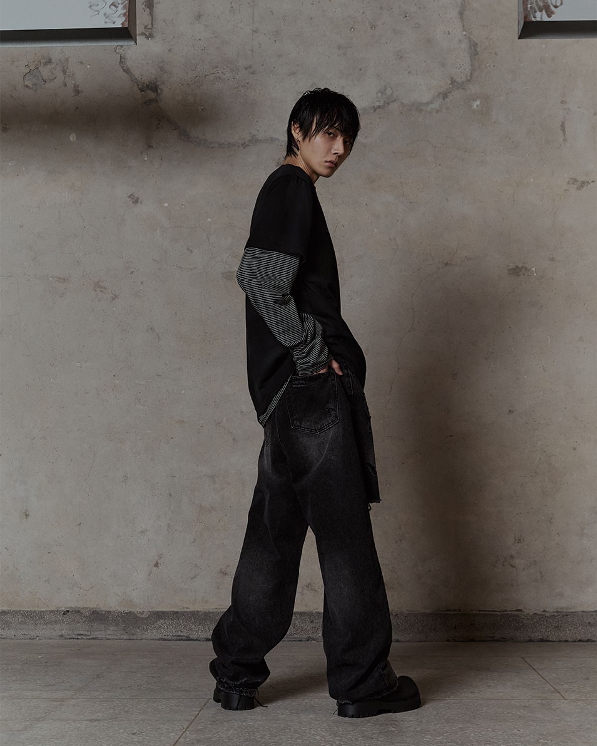 덤(THUMB) Broken Fade Denim (Black)
