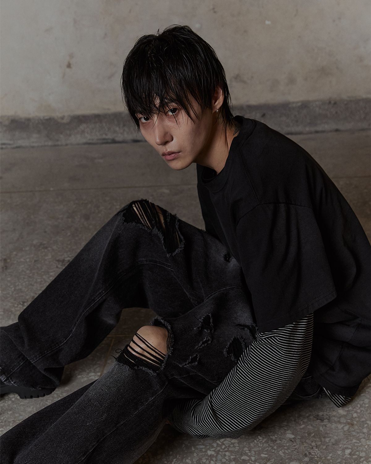덤(THUMB) Broken Fade Denim (Black)