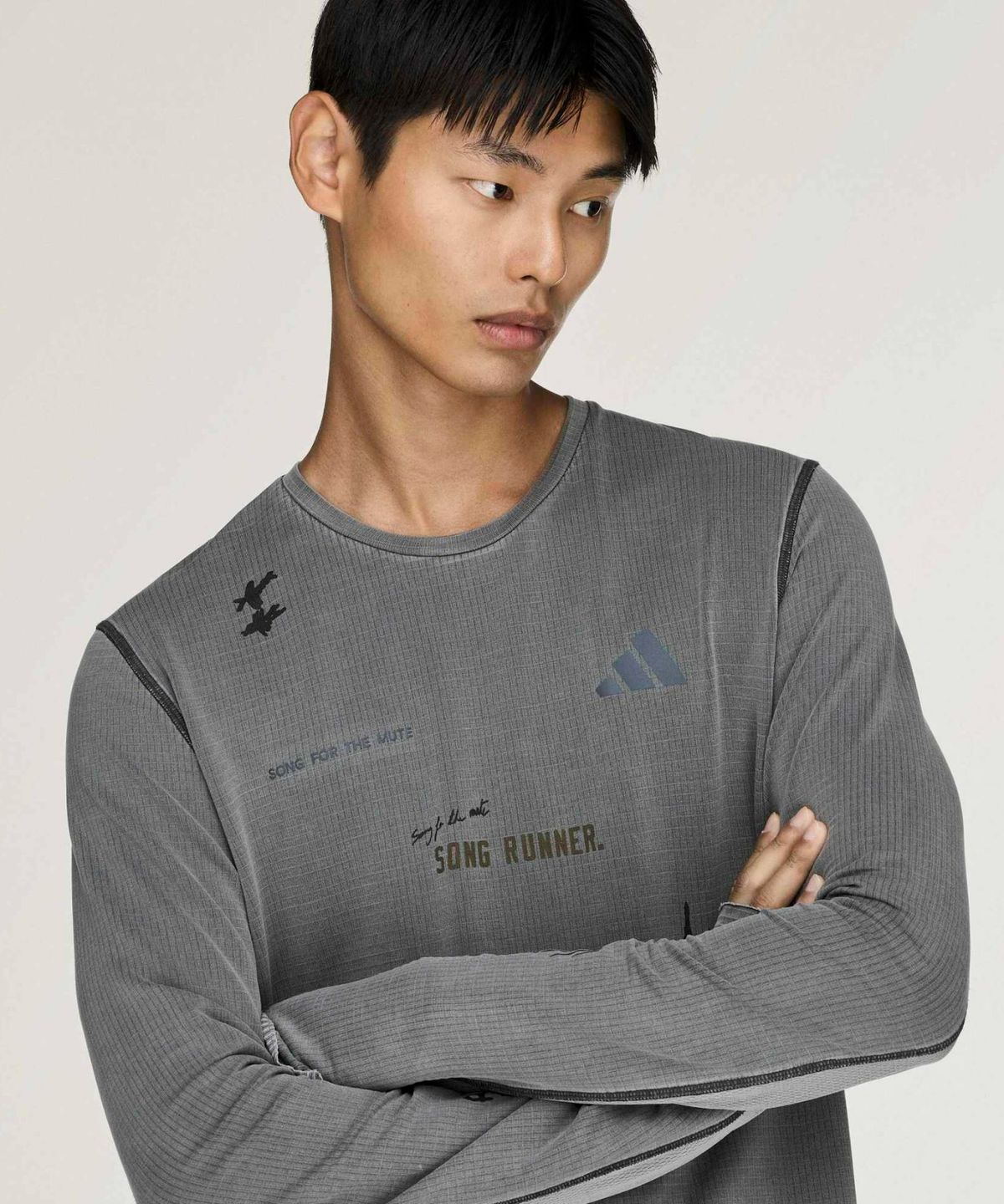 아디다스(ADIDAS) [SFTM 컬래버] 롱 슬리브 티셔츠 - 카본 / KY3102