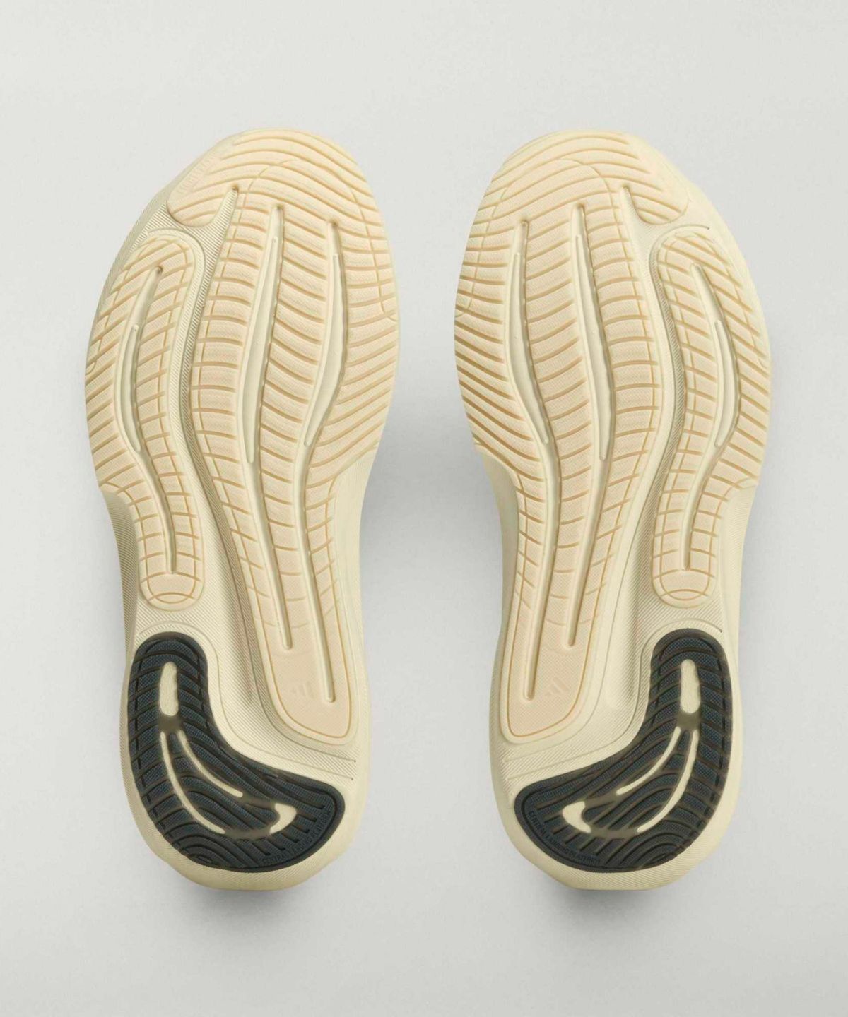 아디다스(ADIDAS) [SFTM 컬래버] 슈퍼노바 라이즈 3 W - 크림화이트:카본 / KI7347