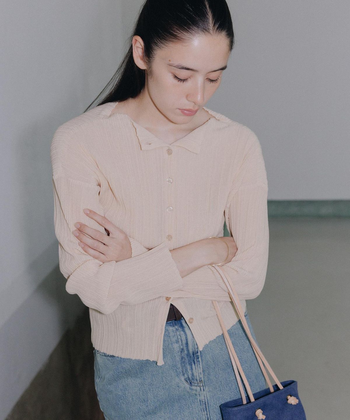 디애퍼처(THE APERTURE) Ohu Pleated Knit Cardigan  Beige (TA645AA04A)