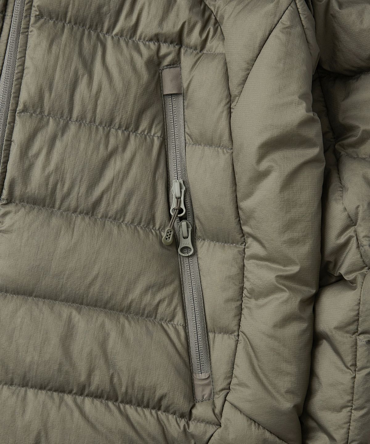 아웃스탠딩(OUTSTANDING) PCU FEATHERED DOWN JACKET_D.BEIGE