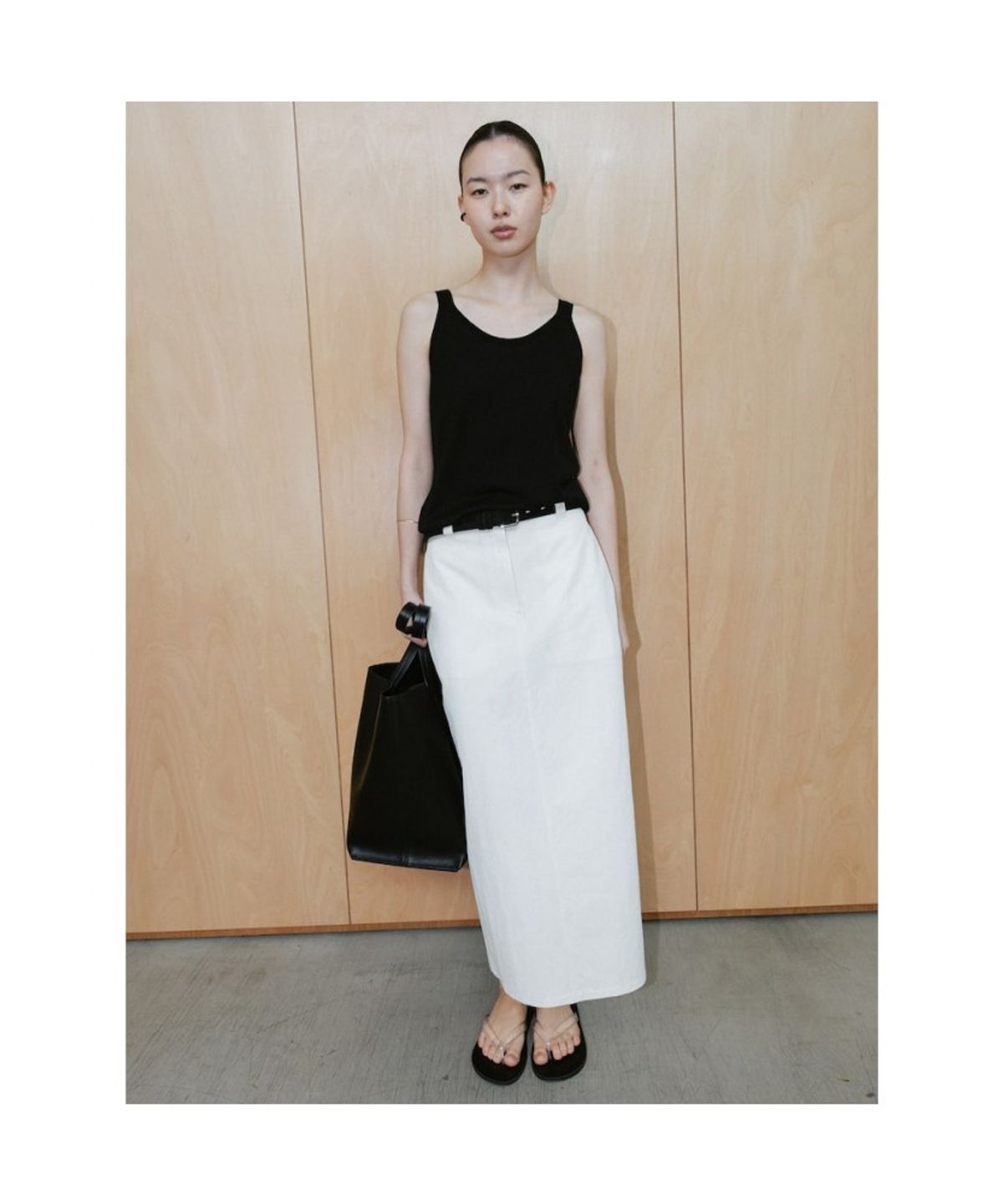 디애퍼처(THE APERTURE) Paul Sleeveless Knit Top  Black (TA6451A035)