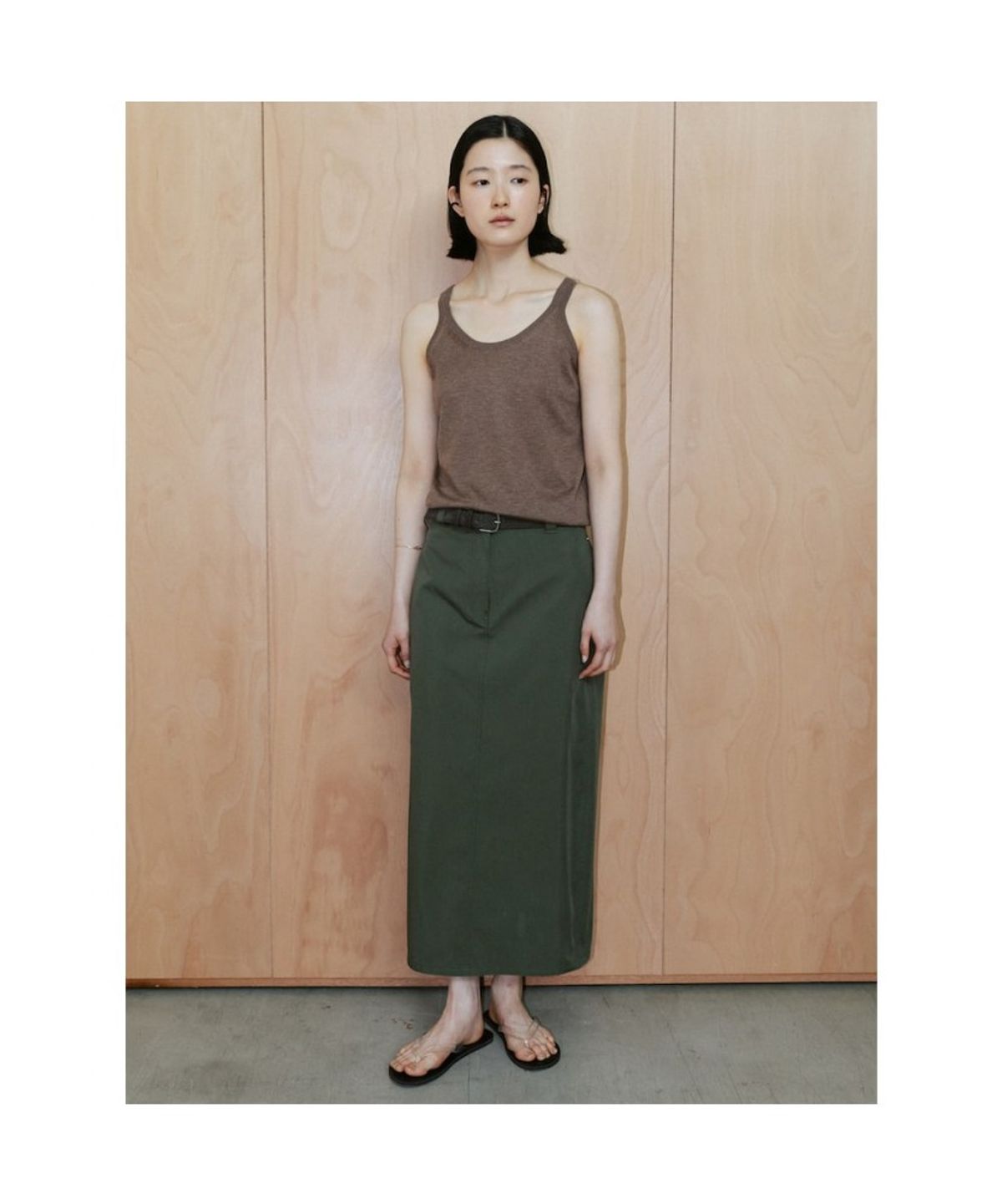 디애퍼처(THE APERTURE) Paul Sleeveless Knit Top  Brown (TA6451A03D)
