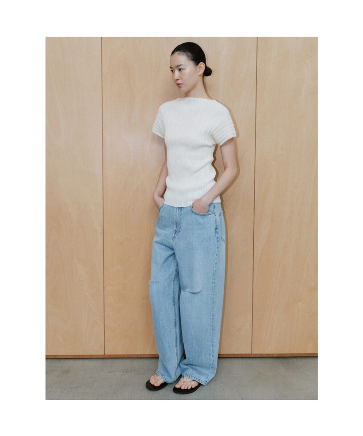 디애퍼처(THE APERTURE) Ohu Pleated Knit Top  Ivory (TA6451A120)