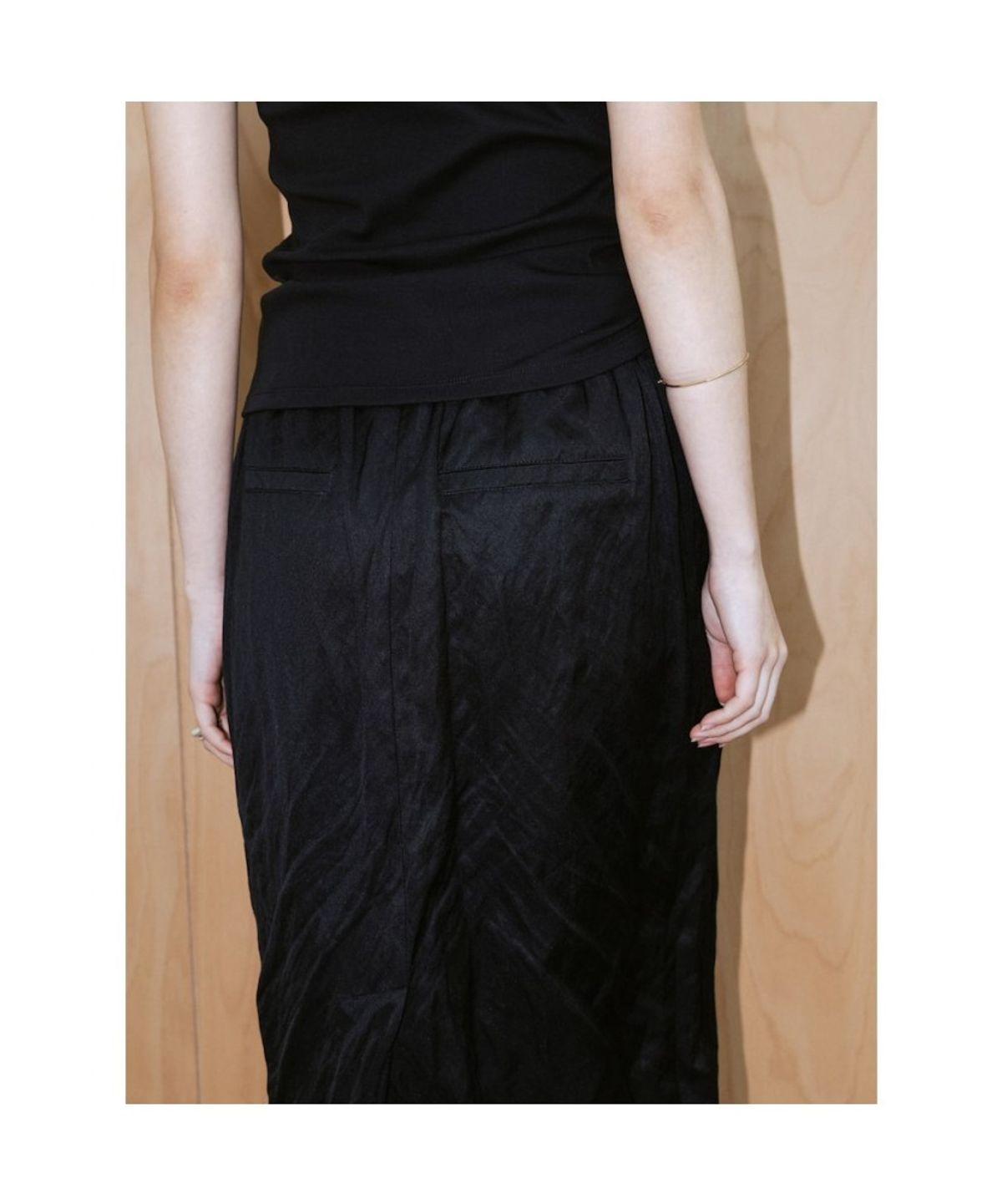 디애퍼처(THE APERTURE) 90S Vintage Soho Skirt  Black (TA6727A055)