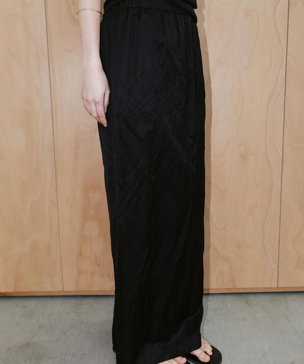 디애퍼처(THE APERTURE) 90S Vintage Soho Skirt  Black (TA6727A055)
