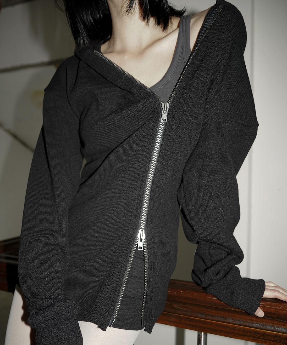 이크닉(IHCNIK) [X gemgem paradis] IRA zip-up hoodie / black