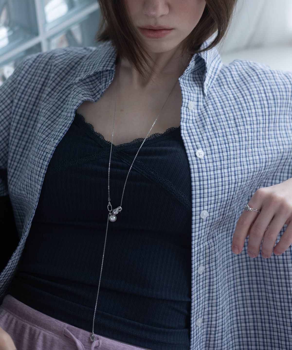 펄리모어(PEARLY MORE) 터틀 페블 펄 드롭 목걸이_PM26N003HS