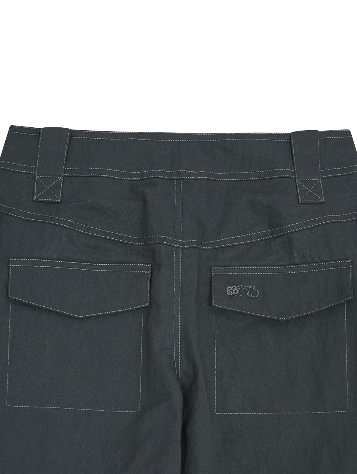 뚜오미오(TUOMIO) CONTRAST STITCH POCKET PANTS [CHARCOAL]