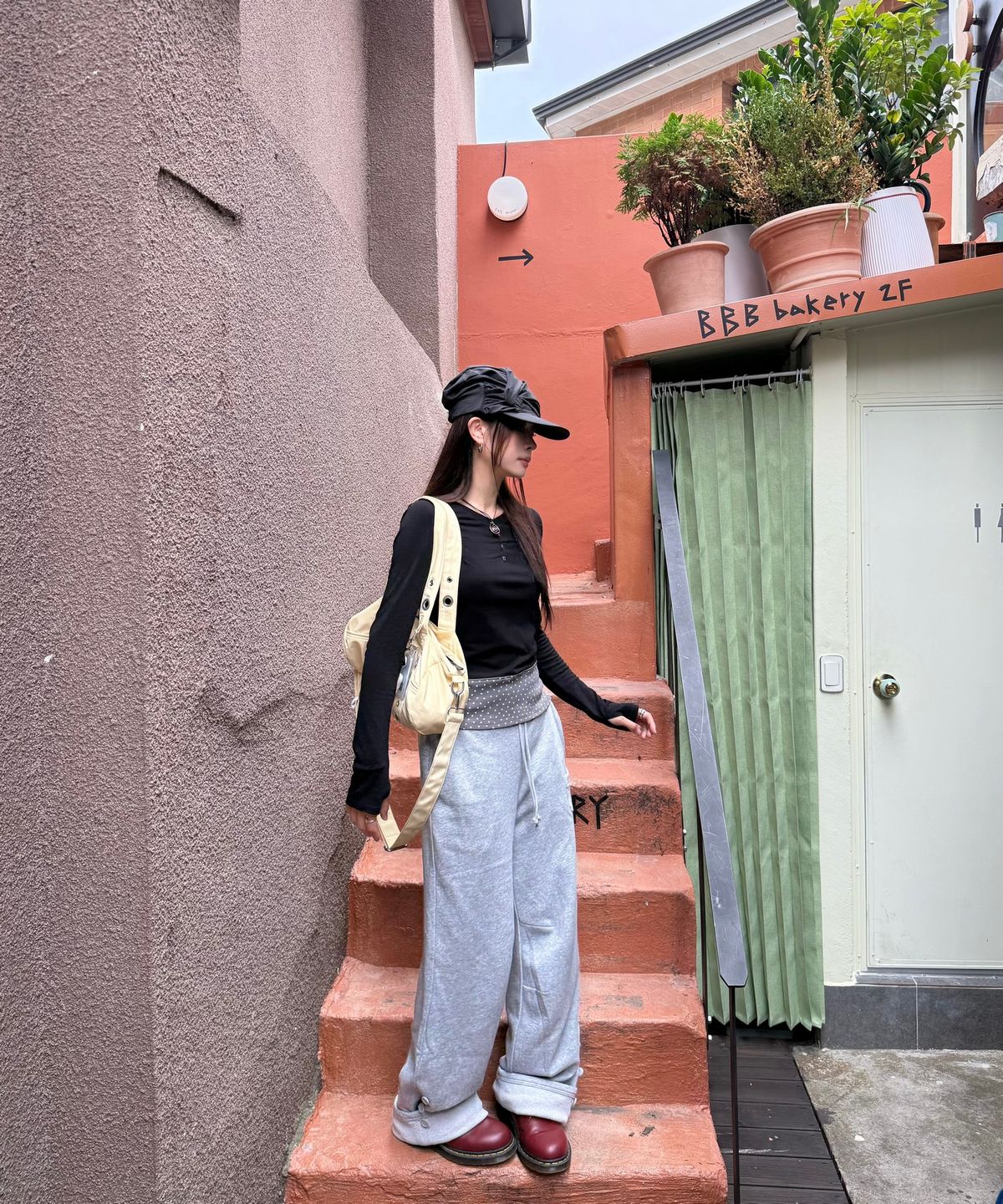 뚜오미오(TUOMIO) ROLL-UP BUTTON SWEATPANTS [HEATHER GREY]