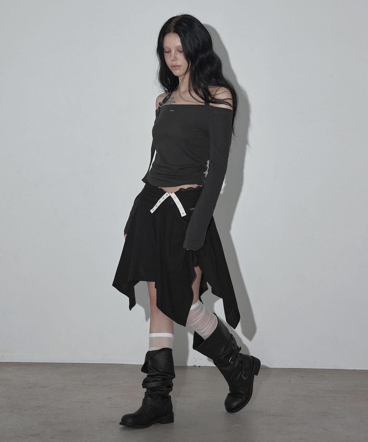 그로우하이드(GROWHIDE) 로젠 폴딩 레이스 훌 미디 스커트_블랙