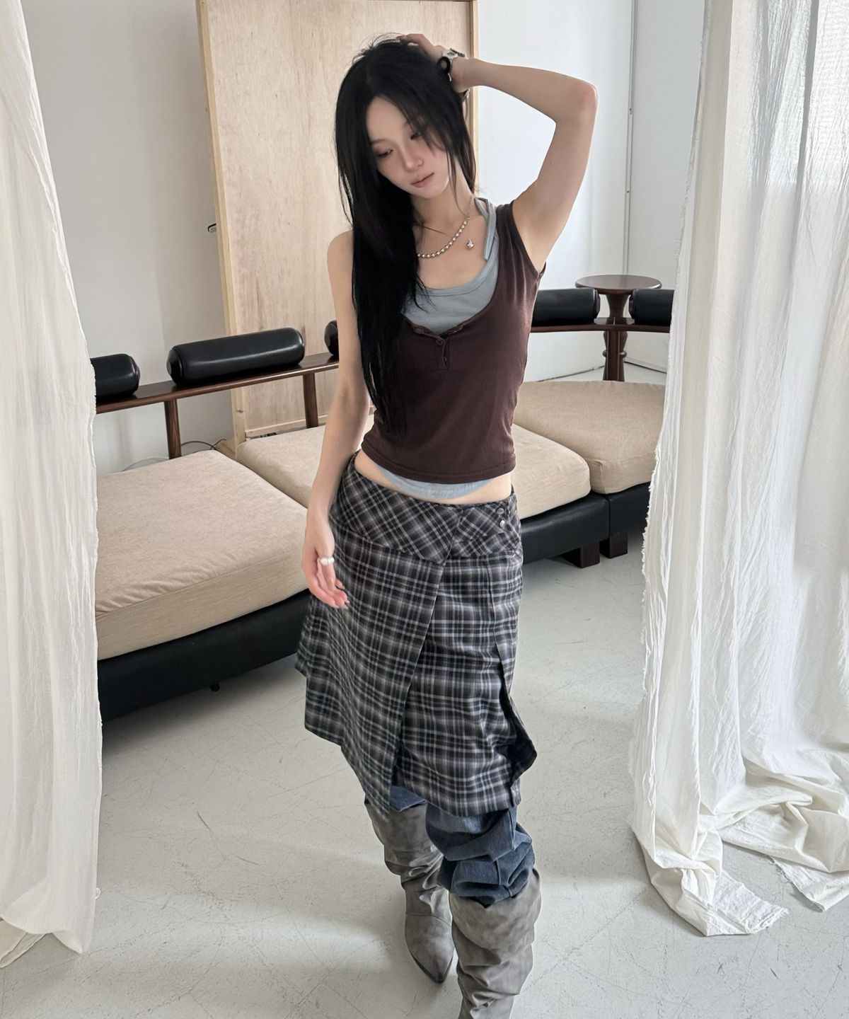미쏘(MIXXO) 랩 미디 스커트_MIWWHG921G