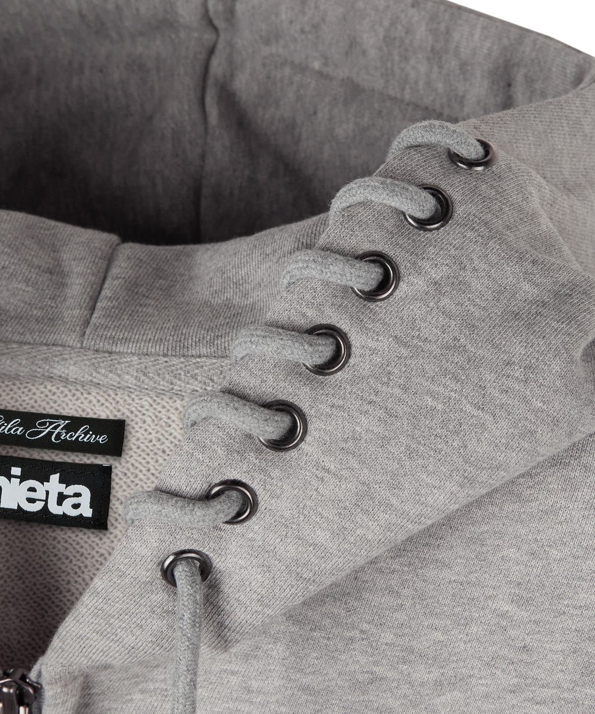 길라아카이브(GILAARCHIVE) [X hieta] SIDE EYELET SIGNATURE LOGO HOOD ZIP-UP_GREY