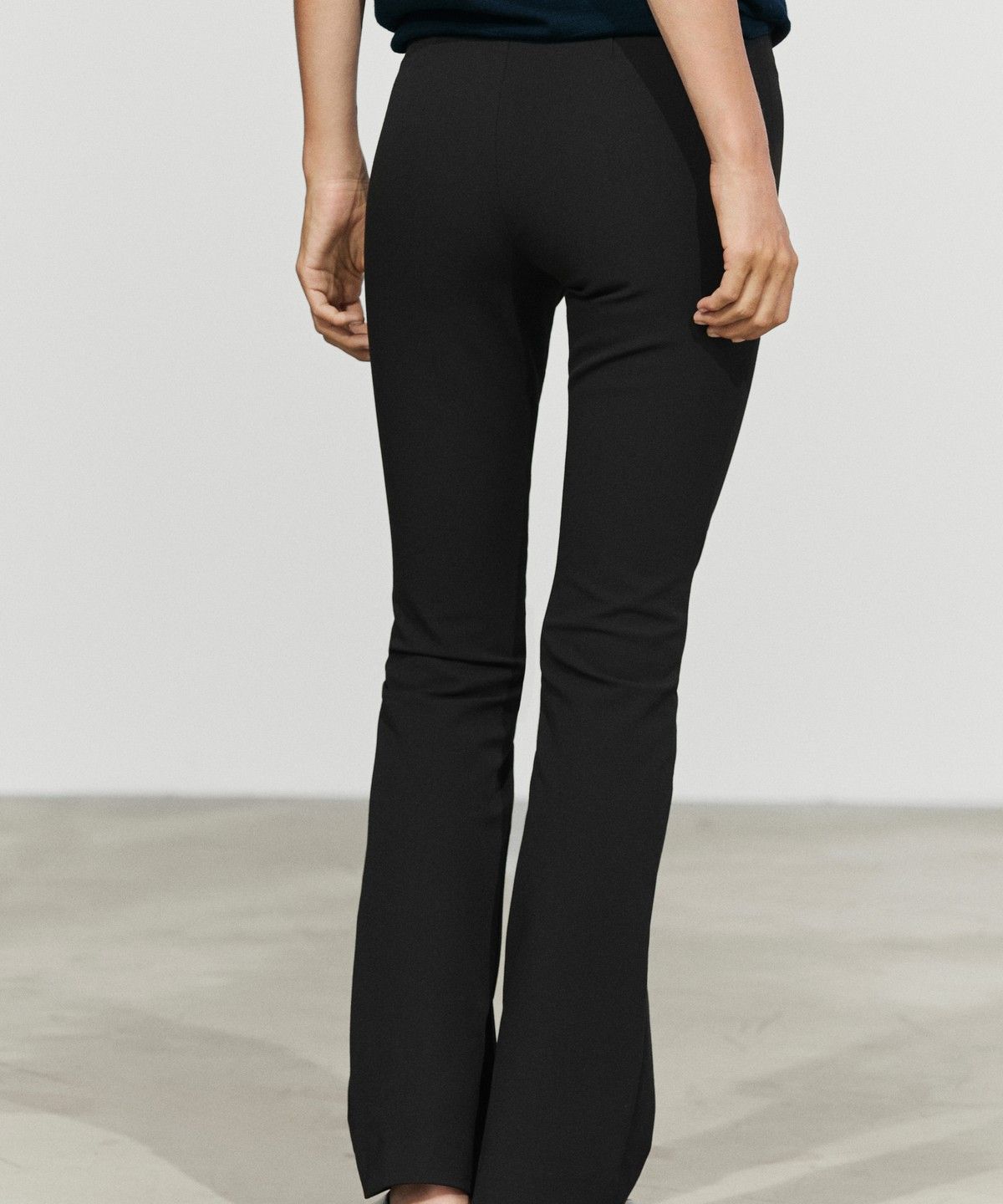 마시모두띠(MASSIMO DUTTI) 테크니컬 플레어 핏 팬츠