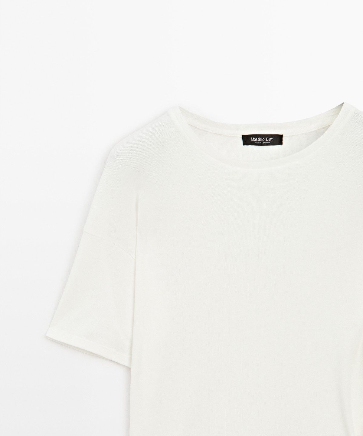 마시모두띠(MASSIMO DUTTI) 버튼 디테일 반팔 티셔츠