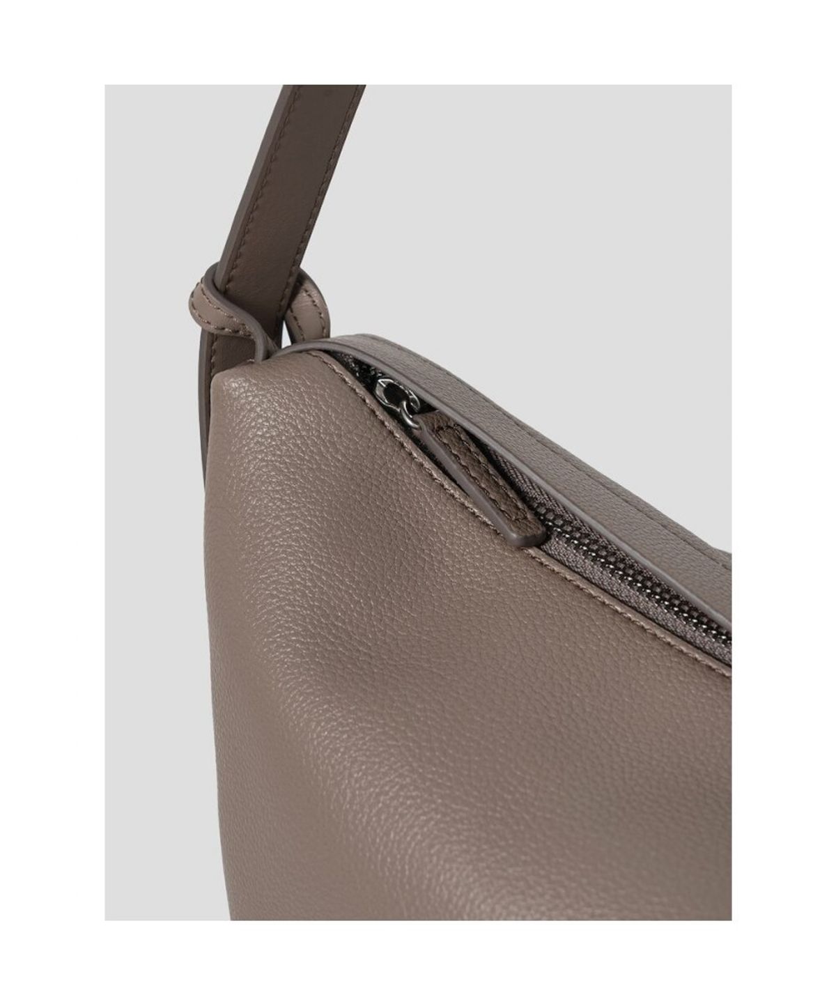 빈폴 액세서리(BEANPOLE ACCESSORY) 비엔 가죽 미디엄 슬라우치백 - 베이지