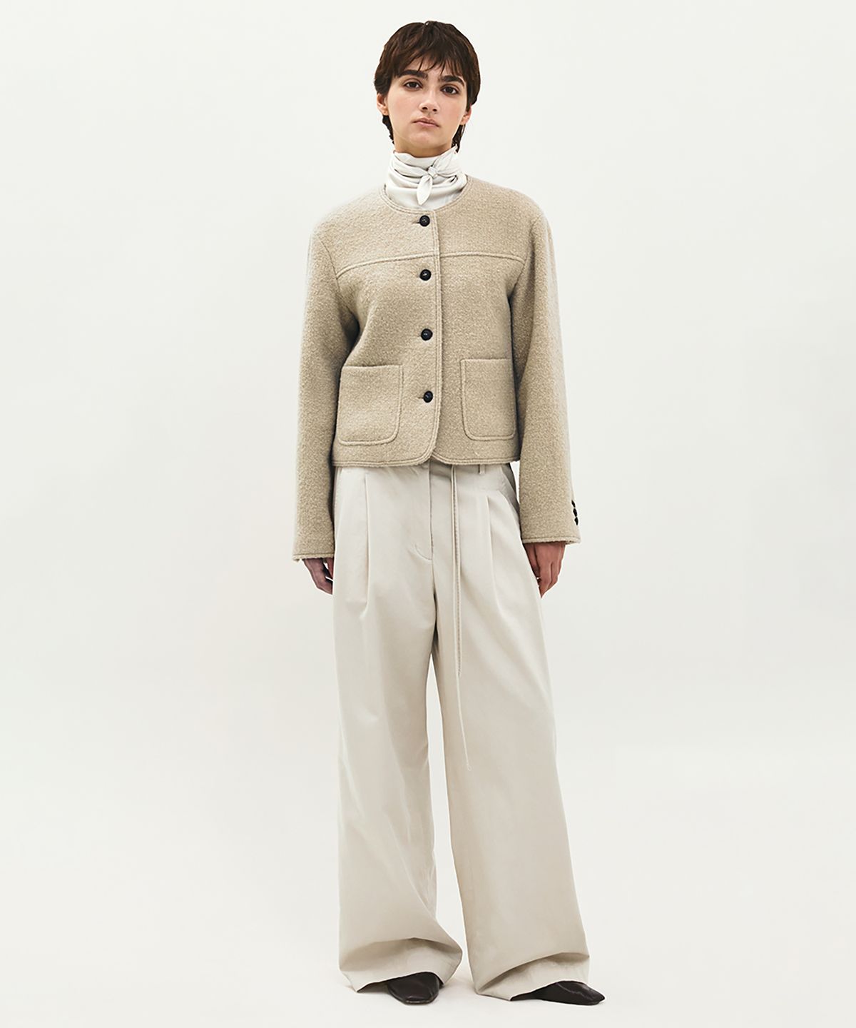 러프사이드 화이트라벨(ROUGH SIDE WHITE LABEL) Brief Collarless Jacket Beige